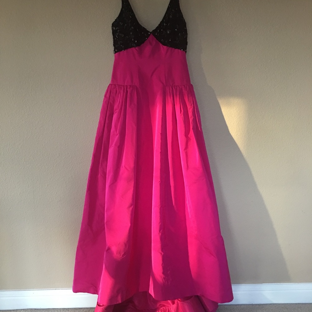 Oscar de la renta hot pink & black evening gown 🔥